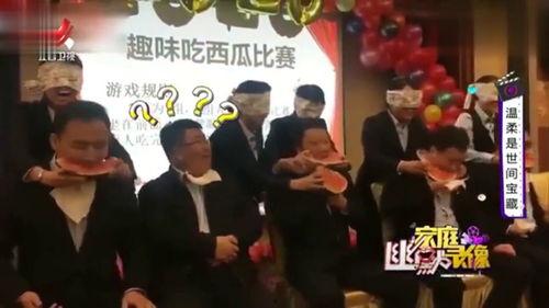 一个人吃瓜很搞笑的视频,这位吃瓜达人搞笑视频走红网络